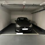 Grande place parking adaptée aux SUV et minivans